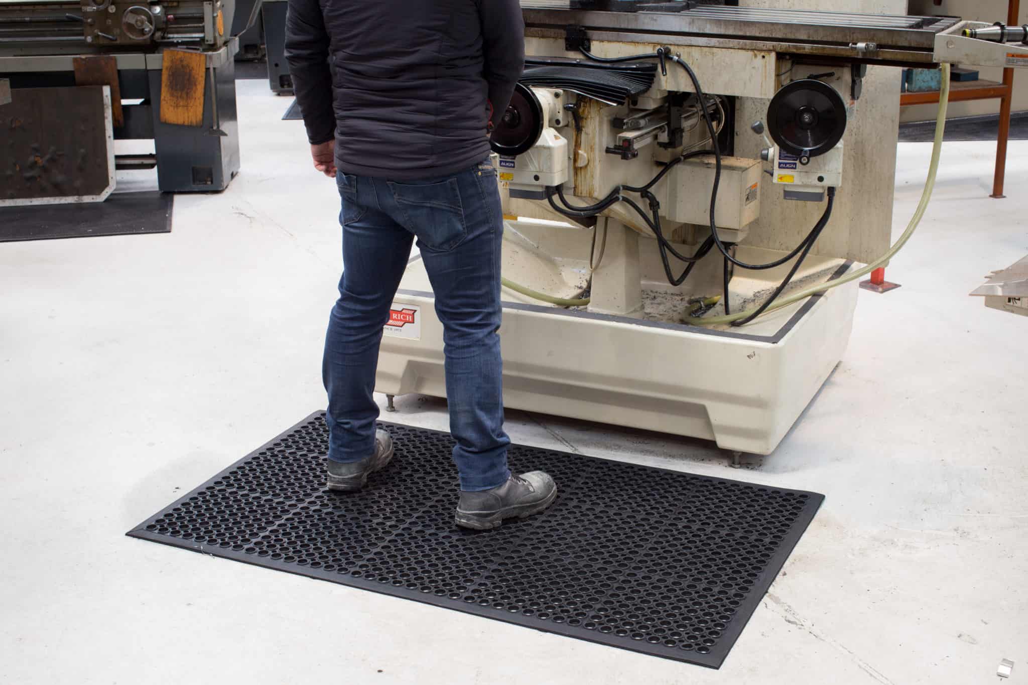 Interlocking Rubber Floor Tiles Wet & Dry Area Floor Mats NZ Geckotred